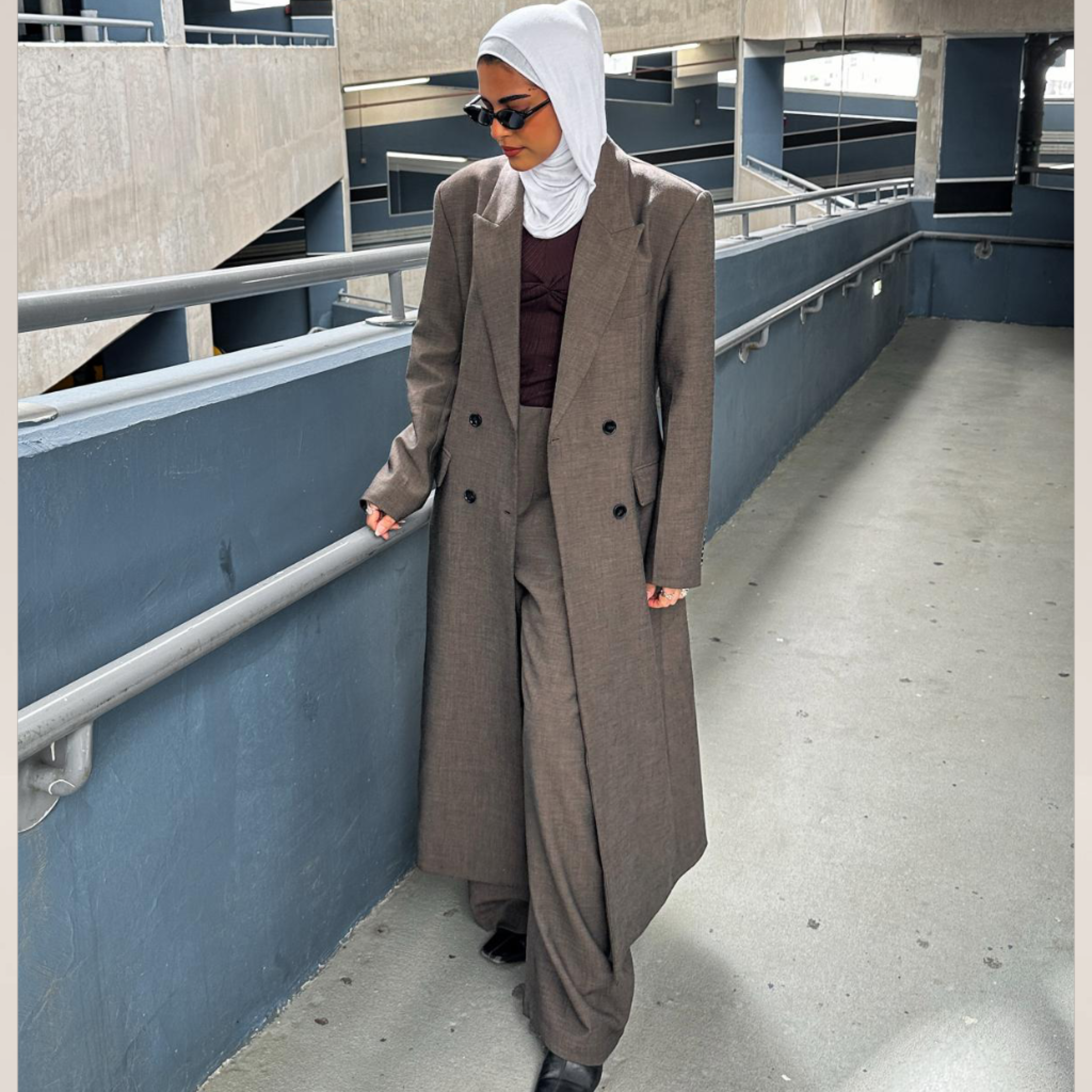 BROWN SET